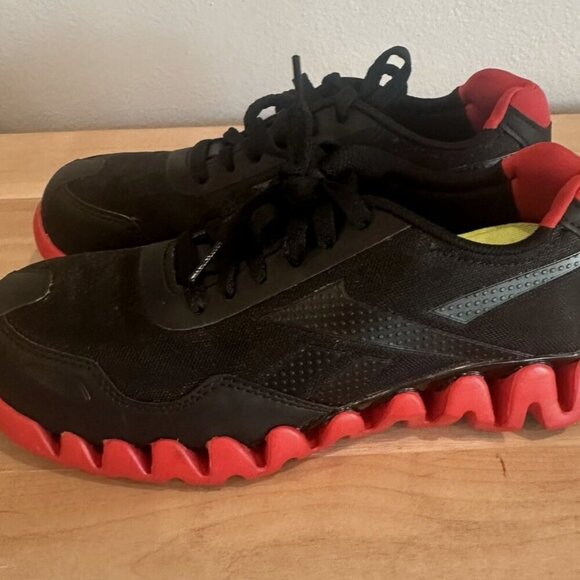 Reebok Men's 7.5 M Black & Red Zig Pulse Work Athletic Slip Free Sneaker Shoes - Picture 2 of 7